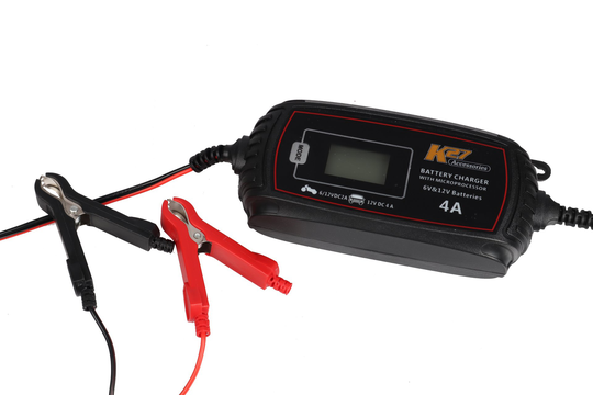 Akkulaturi LCD-näytöllä, 4 A, 6/12 V, K27